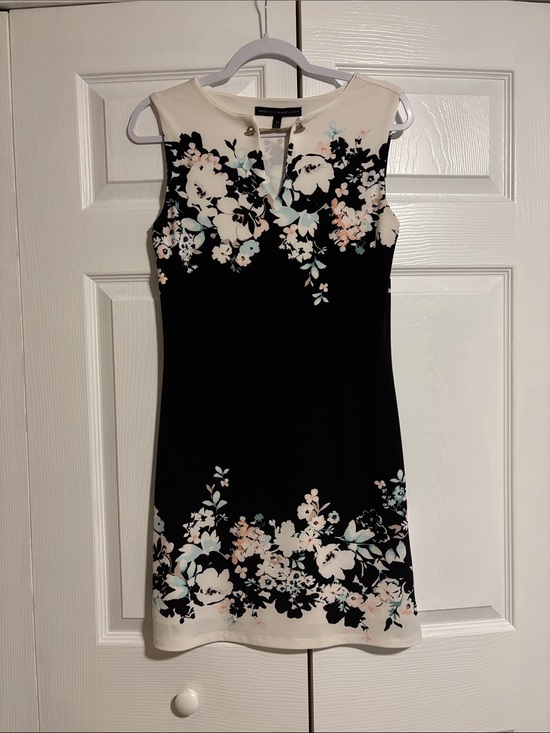 White House Black Market Dresses & Skirts - White House Black Market Black & White Floral Sleeveless Shift Dress